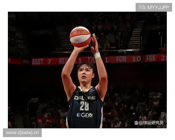 李月汝训练完直接换名牌羽绒服，这生活差距让我怀疑人生