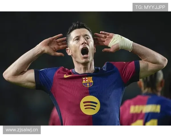 莱万训练完回家还要给老婆做饭？这自律我连边都摸不着